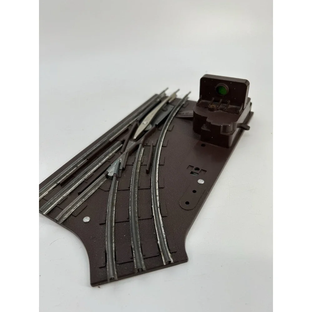Lionel 6-5021/2  Manual Switch Tracks Set of 2   Left & Right Turnouts O-27